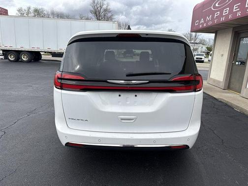 2023 Chrysler Pacifica Touring-L