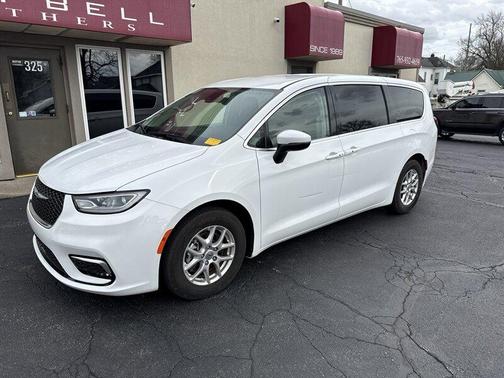 2023 Chrysler Pacifica Touring-L