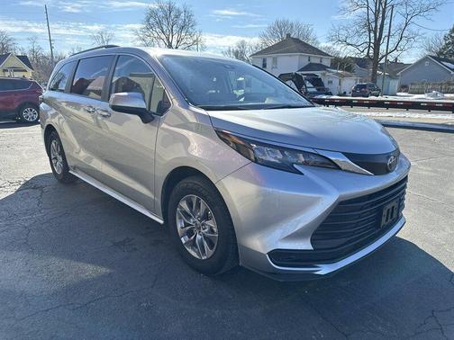 2024 Toyota Sienna LE