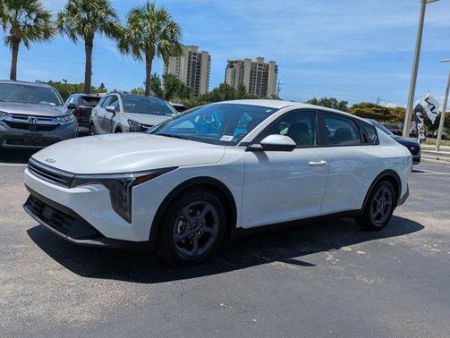 Snow White Pearl 2025 Kia K4