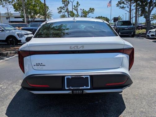 Snow White Pearl 2025 Kia K4
