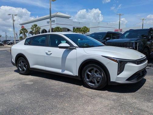 Snow White Pearl 2025 Kia K4