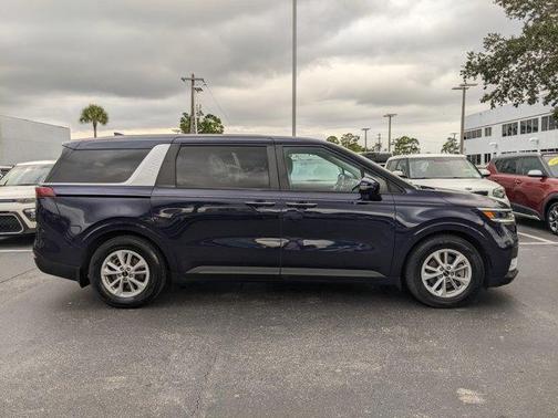 2022 Kia Carnival LXS