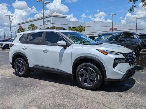 Everest White P 2025 Nissan Rogue SV