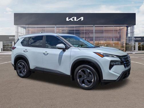 Everest White P 2025 Nissan Rogue SV