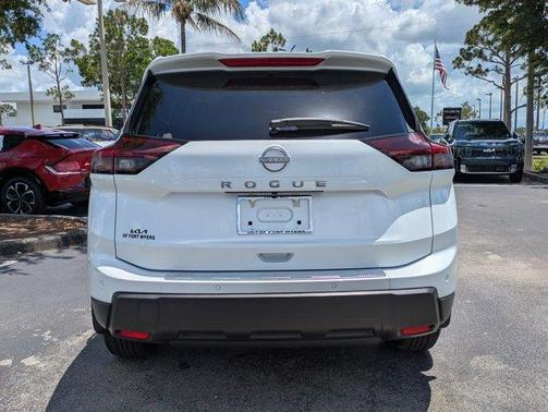 Everest White P 2025 Nissan Rogue SV