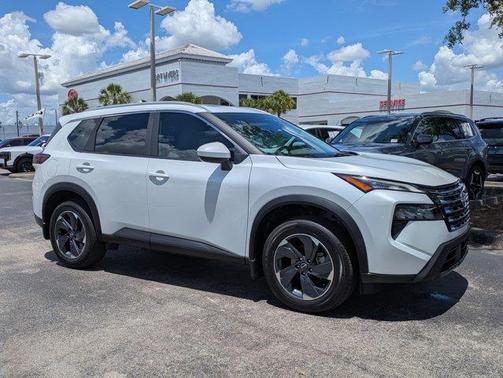 Everest White P 2025 Nissan Rogue SV