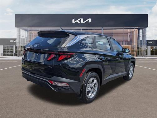 2023 Hyundai TUCSON SE