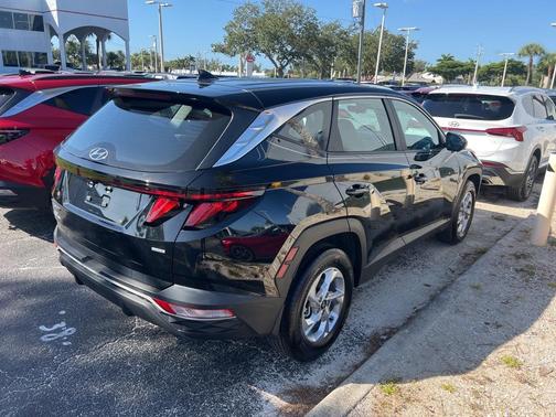 2023 Hyundai TUCSON SE