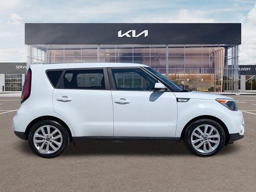 Clear White 2017 Kia Soul +