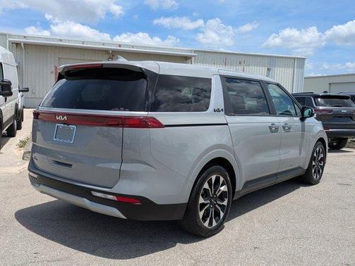 Ceramic Silver 2024 Kia Carnival EX