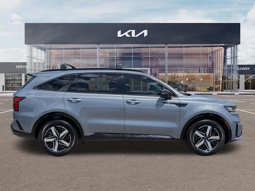 Everlasting Silver 2022 Kia Sorento S
