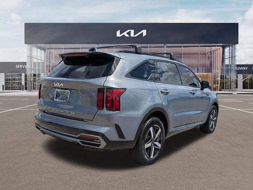 Everlasting Silver 2022 Kia Sorento S