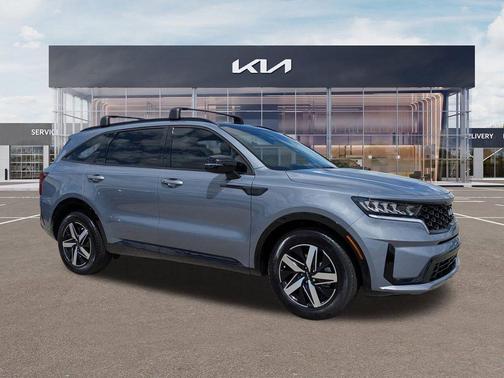 Everlasting Silver 2022 Kia Sorento S