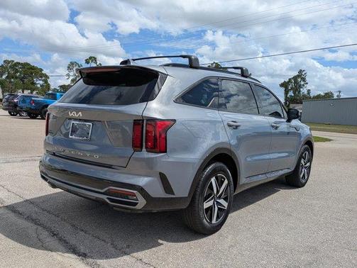 Everlasting Silver 2022 Kia Sorento S