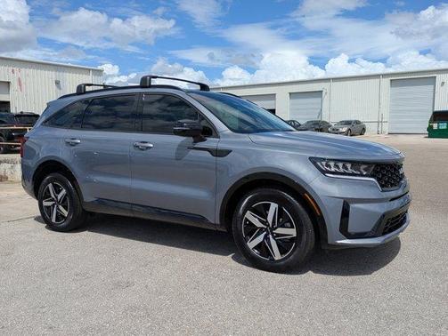 Everlasting Silver 2022 Kia Sorento S