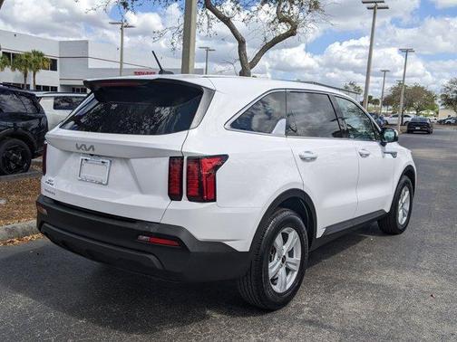 2023 Kia Sorento LX