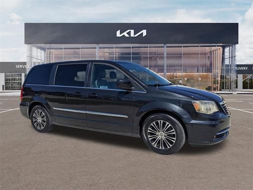 2014 Chrysler Town & Country S