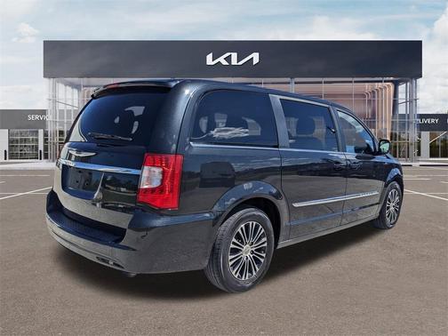 2014 Chrysler Town & Country S