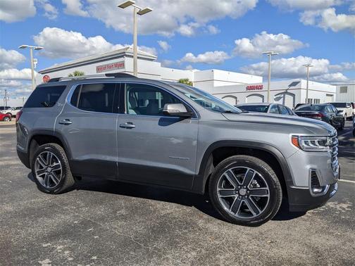 2023 GMC Acadia SLT