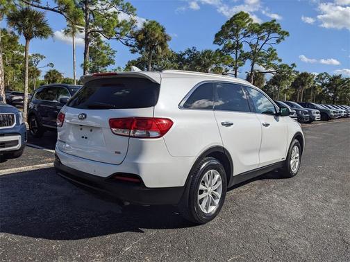 2017 Kia Sorento LX
