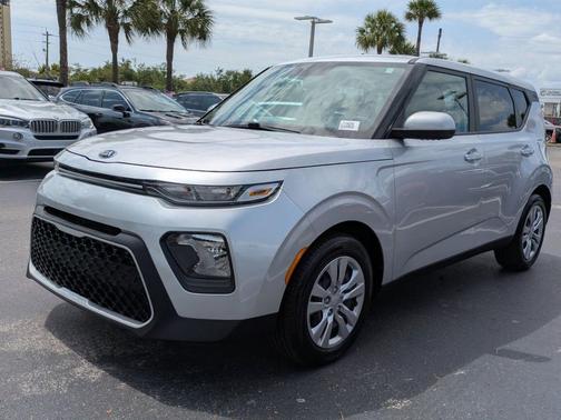 Sparkling Silver 2020 Kia Soul LX