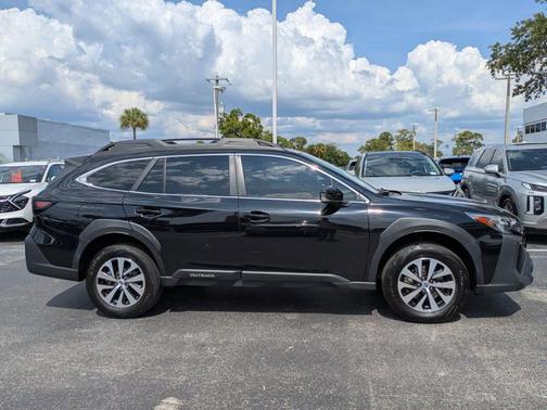 Crystal Black Silica 2024 Subaru Outback Premium