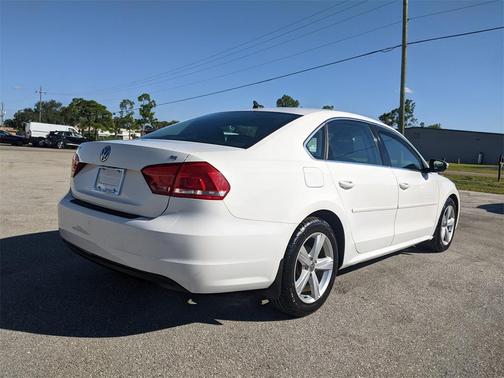 2012 Volkswagen Passat 2.5 SE