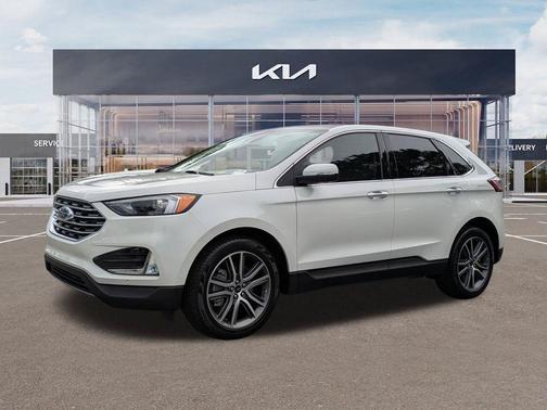 White Metallic 2024 Ford Edge Titanium