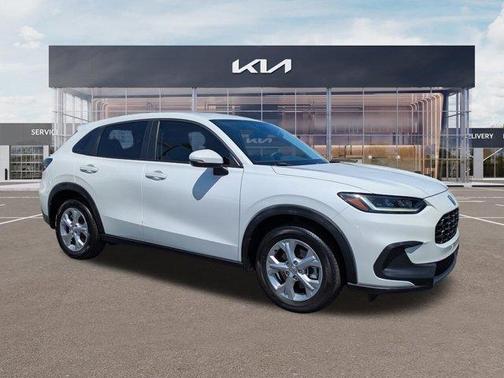 Platinum White Pearl 2023 Honda HR-V LX