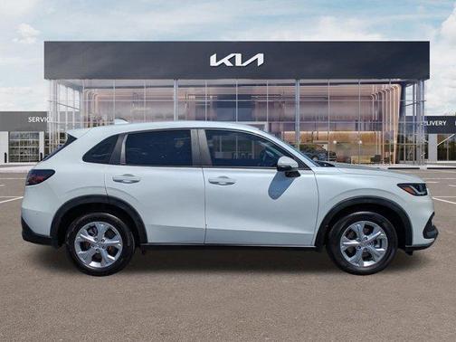 Platinum White Pearl 2023 Honda HR-V LX