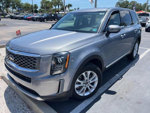 Everlasting Silver 2021 Kia Telluride LX