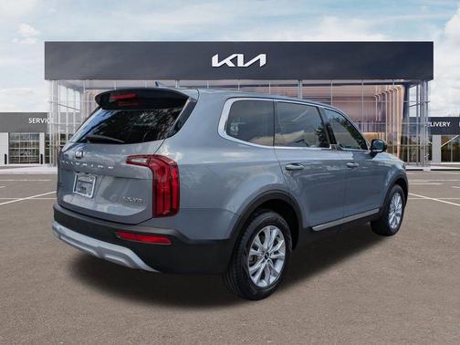 Everlasting Silver 2021 Kia Telluride LX