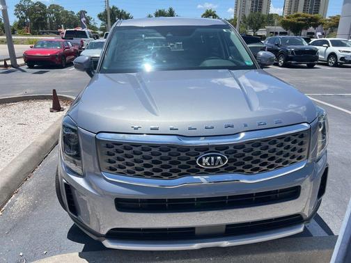 Everlasting Silver 2021 Kia Telluride LX