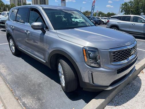 Everlasting Silver 2021 Kia Telluride LX