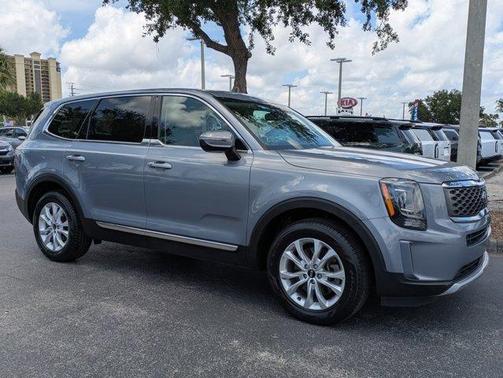 Everlasting Silver 2021 Kia Telluride LX