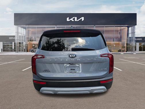 Everlasting Silver 2021 Kia Telluride LX
