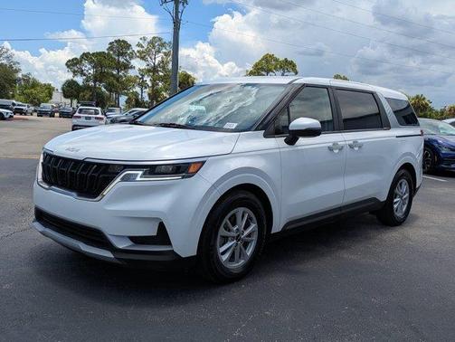 Snow White Pearl 2024 Kia Carnival LX
