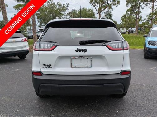 Bright White Clearcoat 2023 Jeep Cherokee Altitude Lux