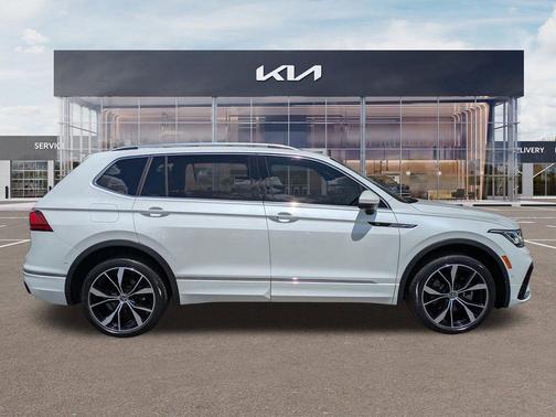 Oryx White Pearl Effect 2022 Volkswagen Tiguan 2.0T SEL R-Line