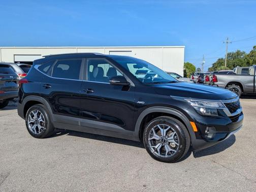 Cherry Black 2023 Kia Seltos EX