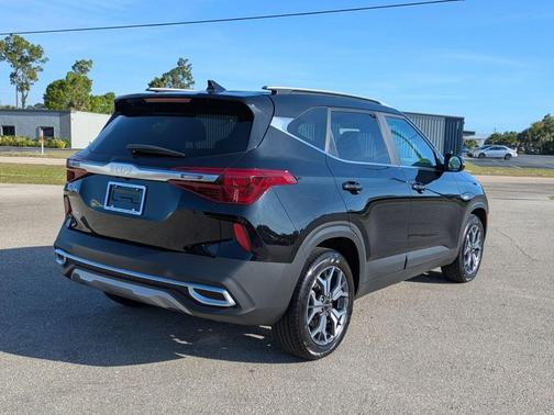 Cherry Black 2023 Kia Seltos EX