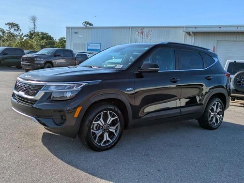 Cherry Black 2023 Kia Seltos EX