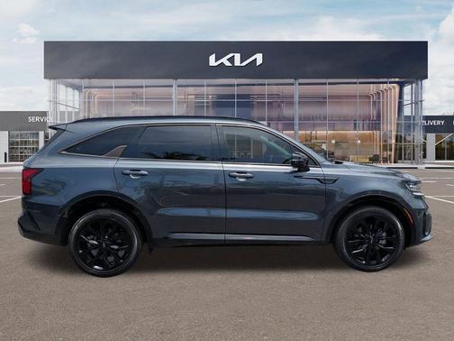 Gray 2023 Kia Sorento SX
