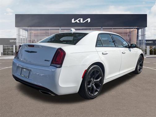2022 Chrysler 300 Touring