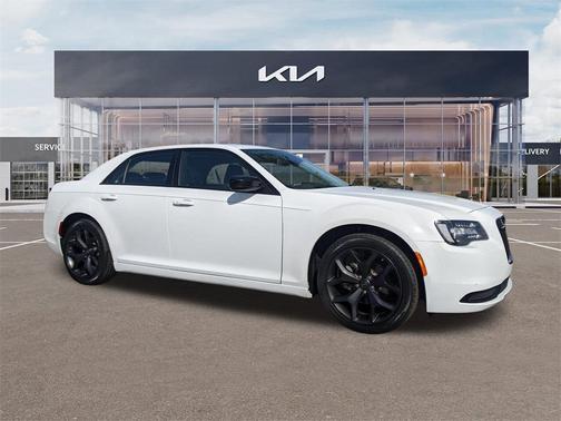 2022 Chrysler 300 Touring