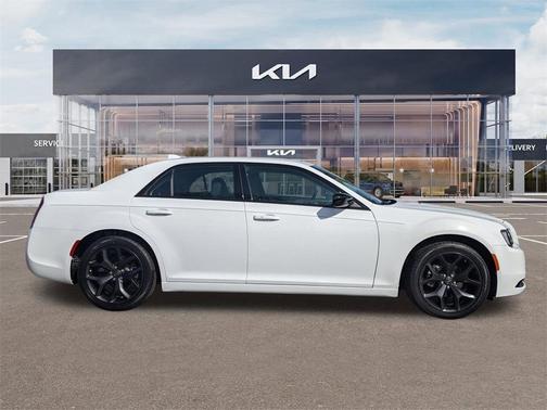 2022 Chrysler 300 Touring