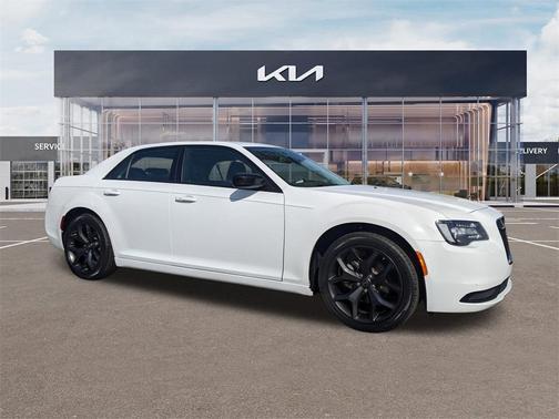 2022 Chrysler 300 Touring