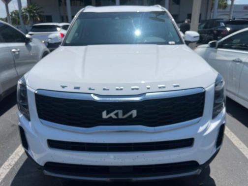 Glacial White Pearl 2022 Kia Telluride S