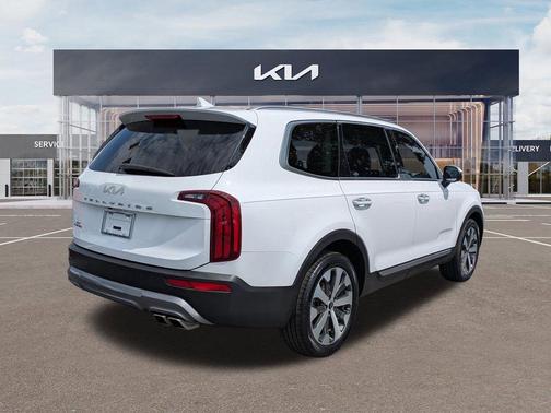 Glacial White Pearl 2022 Kia Telluride S